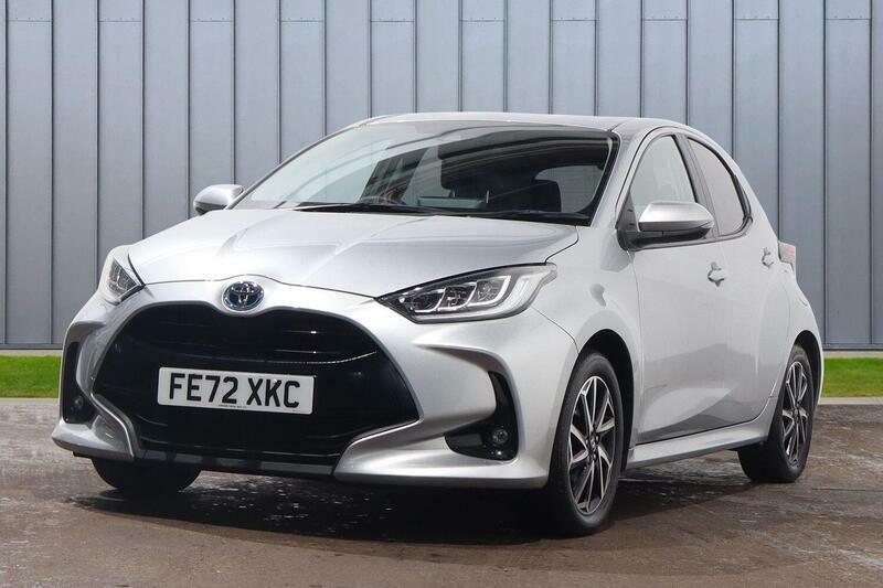Toyota Yaris 1.5 Vvt-h Design E-cvt Euro 6 Ss FE72XKC Silver #4
