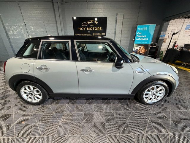Mini Hatch 2020 1.5 Cooper Classic Hatchback Manua ST70UCW Grey #2