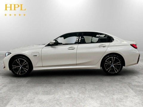 BMW 3 Series 2023 72 2.0 NG72UDW #4