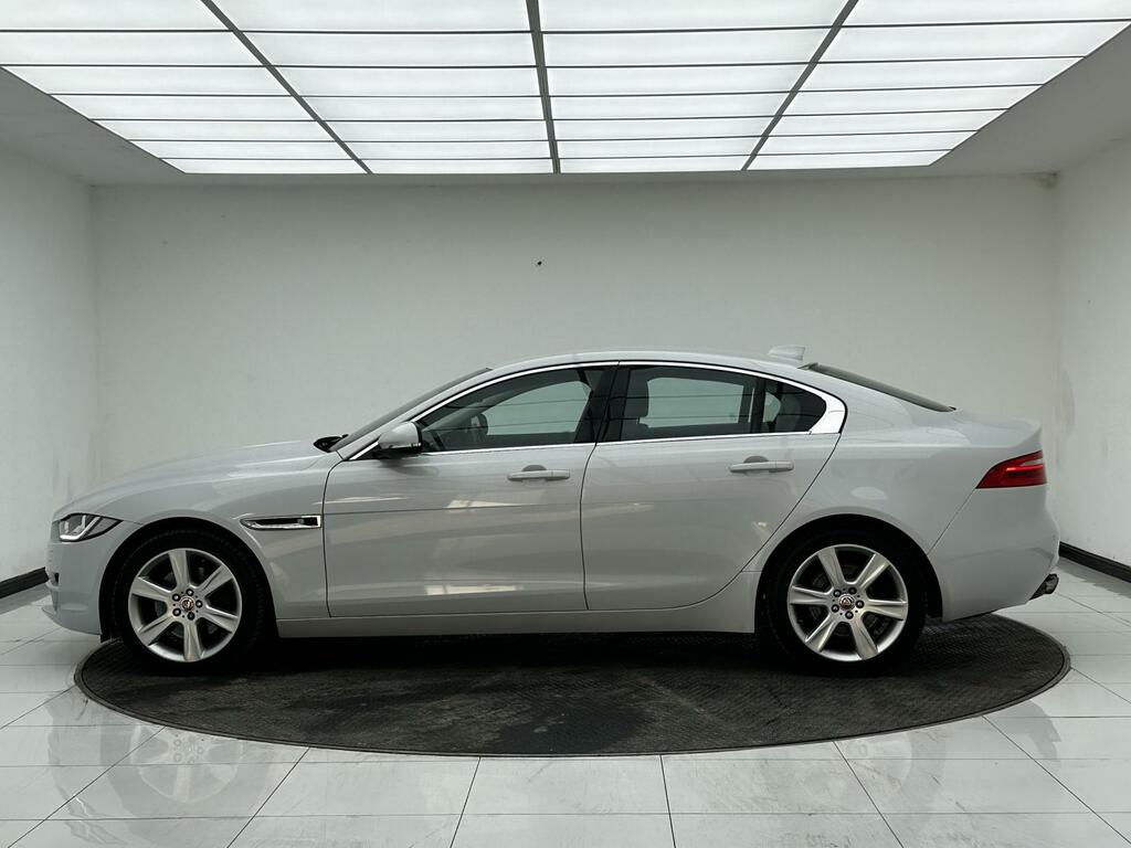 Jaguar XE 2.0D Portfolio Saloon Awd Euro 6 OW16BNN White #4