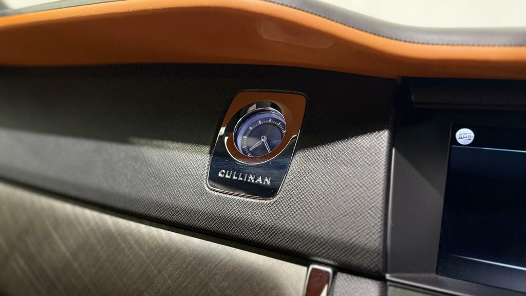 Rolls-Royce Cullinan Black Badge Grey #39