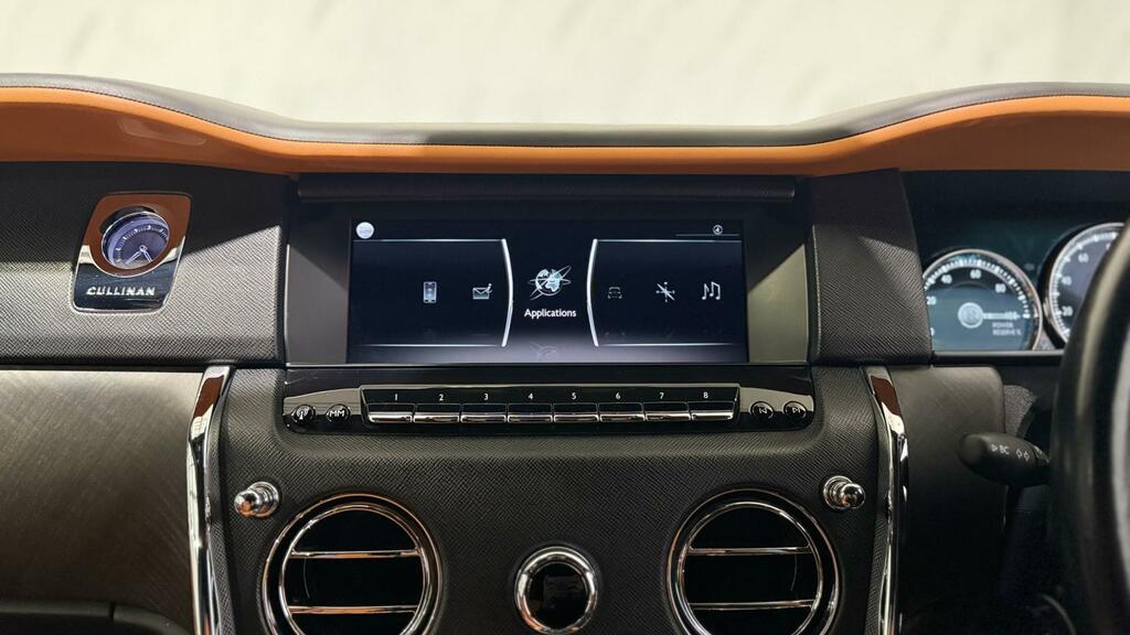 Rolls-Royce Cullinan Black Badge Grey #34