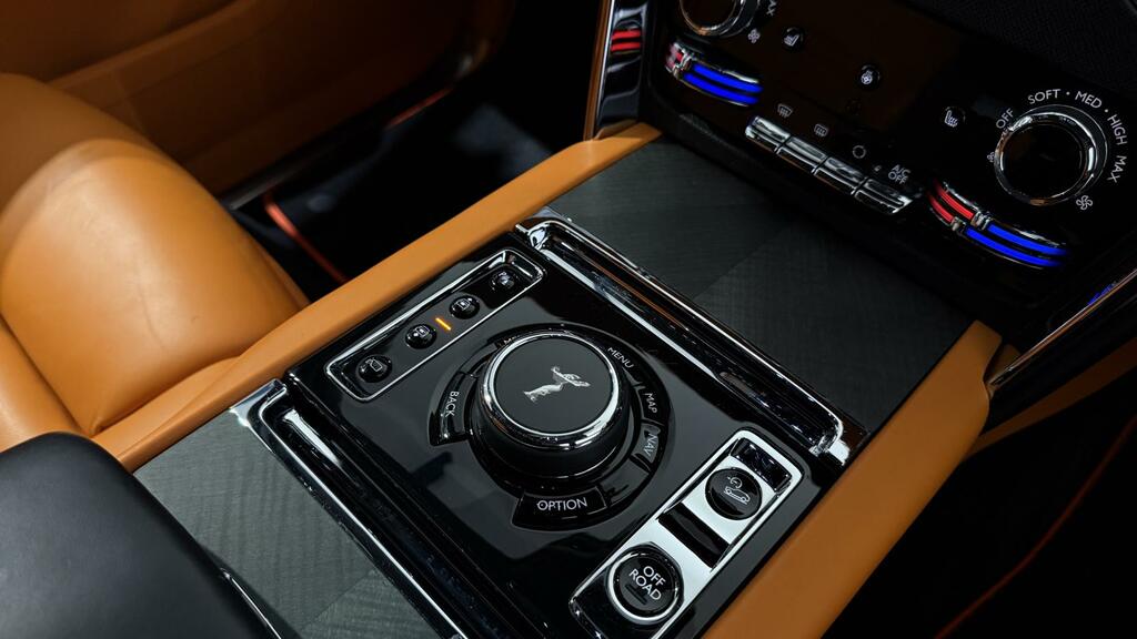 Rolls-Royce Cullinan Black Badge Grey #37