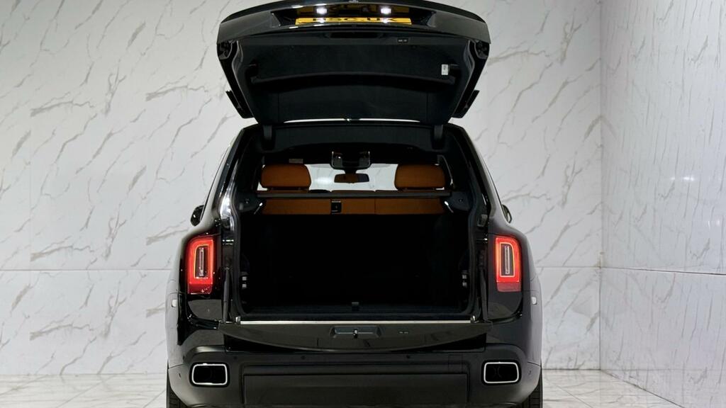 Rolls-Royce Cullinan Black Badge Grey #57
