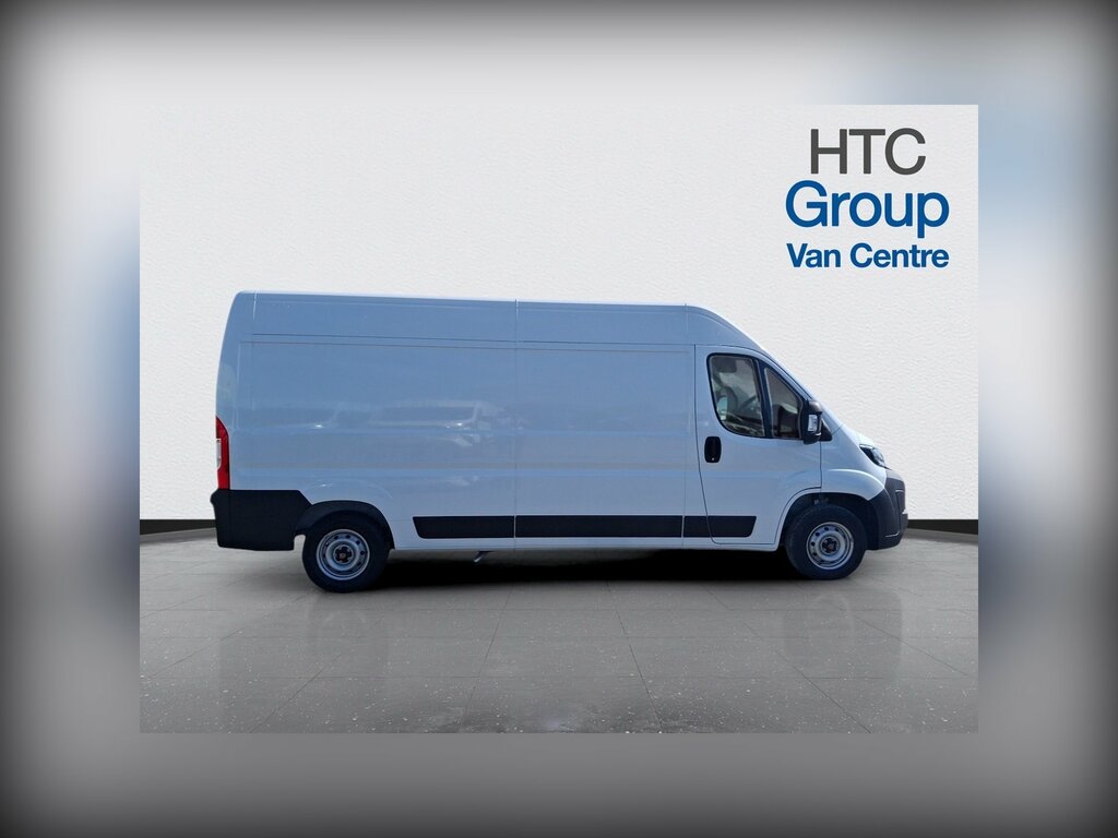 Peugeot Boxer 2.2 Bluehdi 335 Professional Panel Van CK25GXT White #3