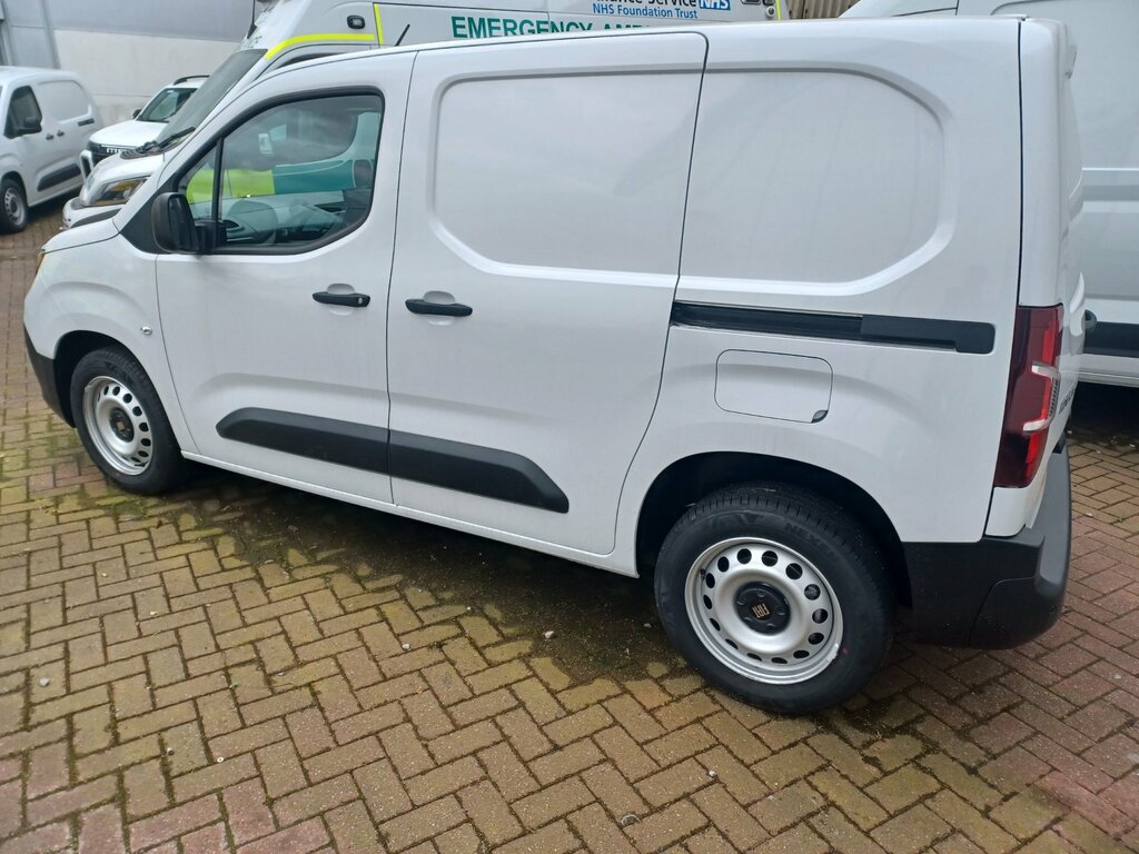 Fiat Doblo 1.5 Multijet3 1000Kg Panel Van Plus Man LJ26ECE White #4