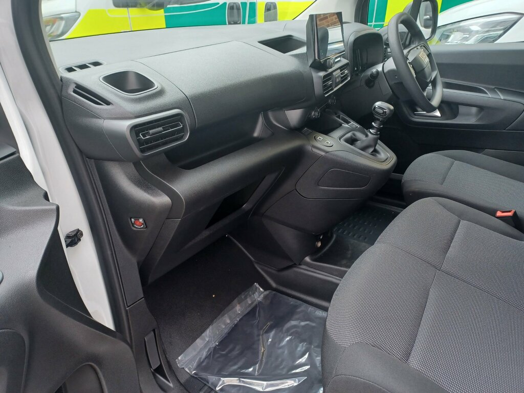 Fiat Doblo L2 Plus Panel Van With 10 Mirror Screen MX26PJV White #2