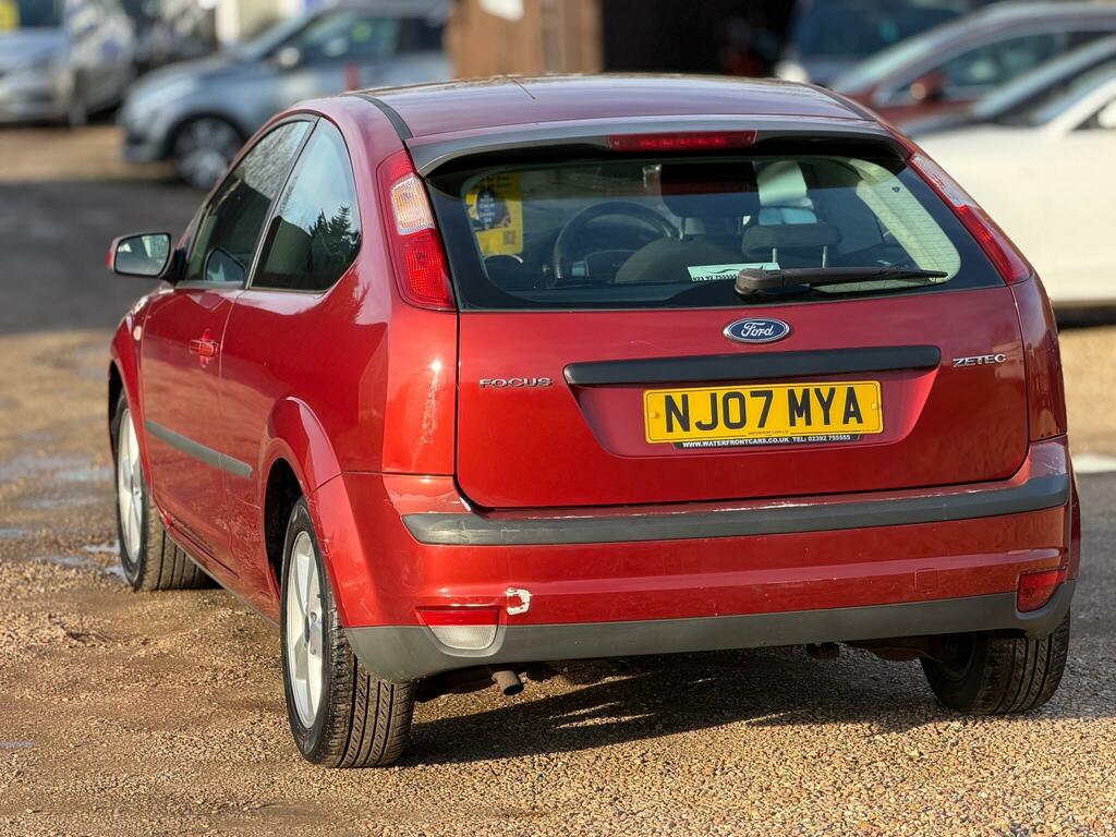 Ford Focus 1.6 Zetec Climate NJ07MYA Red #4