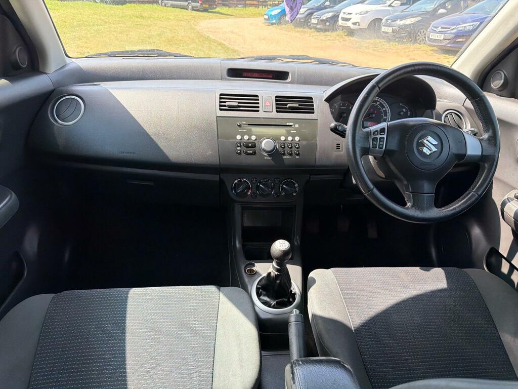 Suzuki Swift 1.3 Gl Black #6