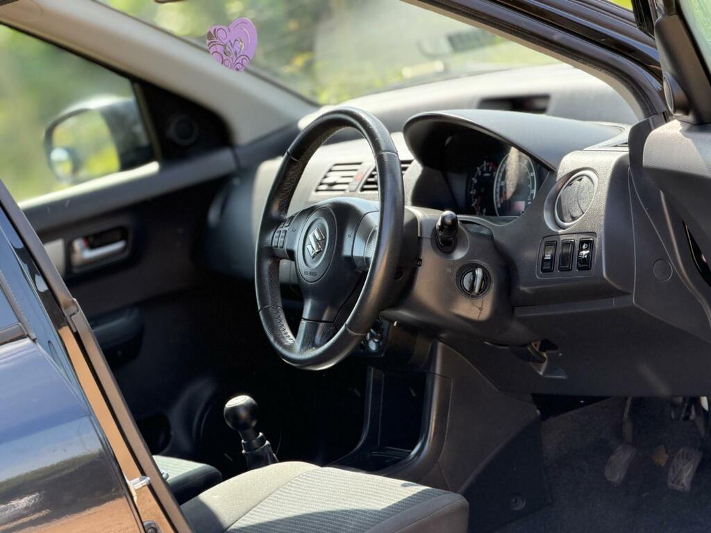 Suzuki Swift 1.3 Gl Black #2