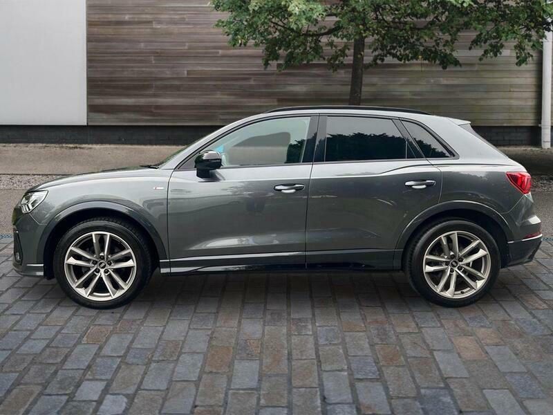 Audi Q3 1.5 Tfsi Cod 35 Black Edition Suv S Tro CJ21SZF Grey #4