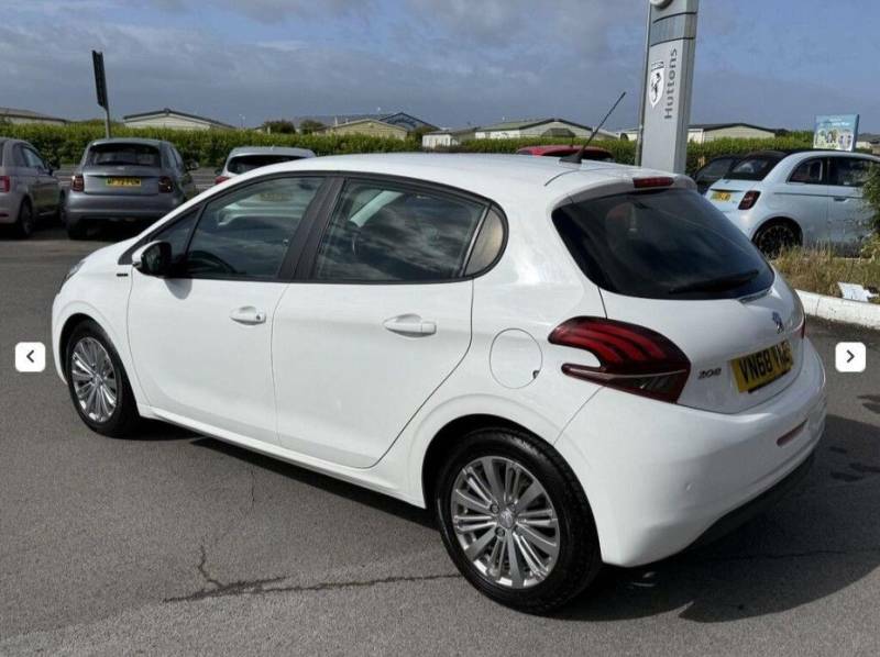 Peugeot 208 Signature Ss - 2018 68 VN68VKE White #4