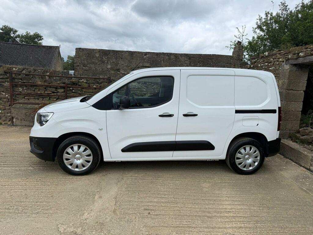 Vauxhall Combo Panel Van 1.5 Turbo D 2300 Dynamic L1 H1 Euro 6 VN71EGF White #4