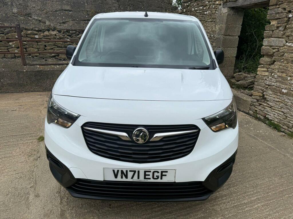 Vauxhall Combo Panel Van 1.5 Turbo D 2300 Dynamic L1 H1 Euro 6 VN71EGF White #2
