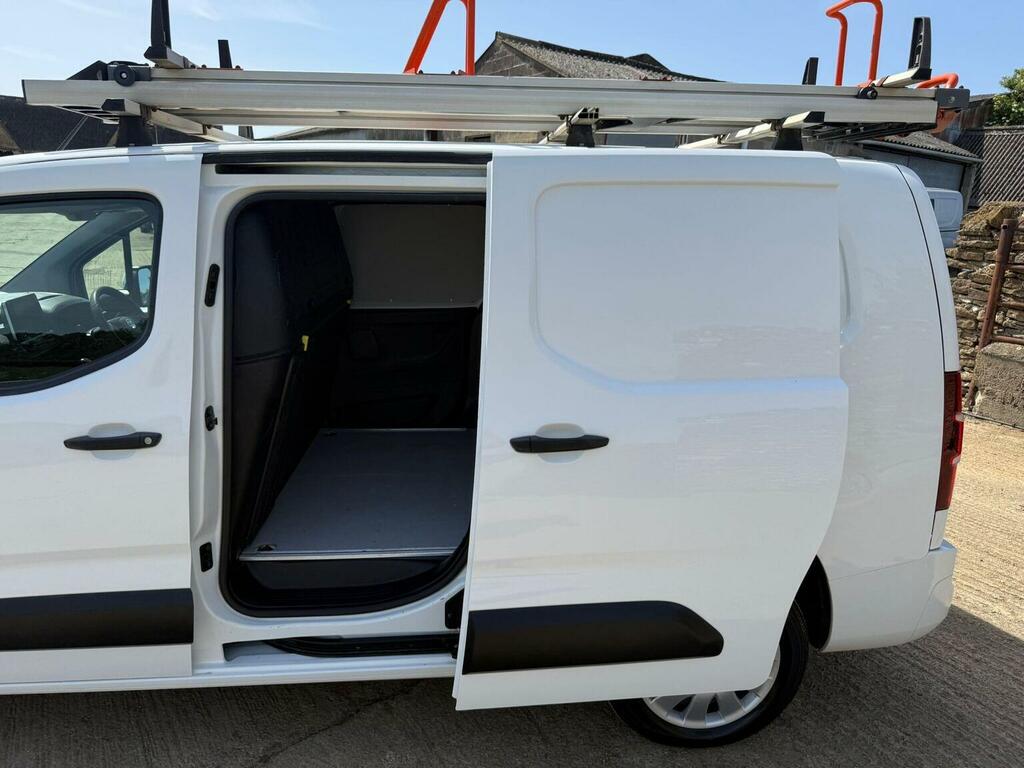 Vauxhall Combo Panel Van 1.5 Turbo D 2300 Sportive L2 H1 Euro 6 4 WP21KZU White #4