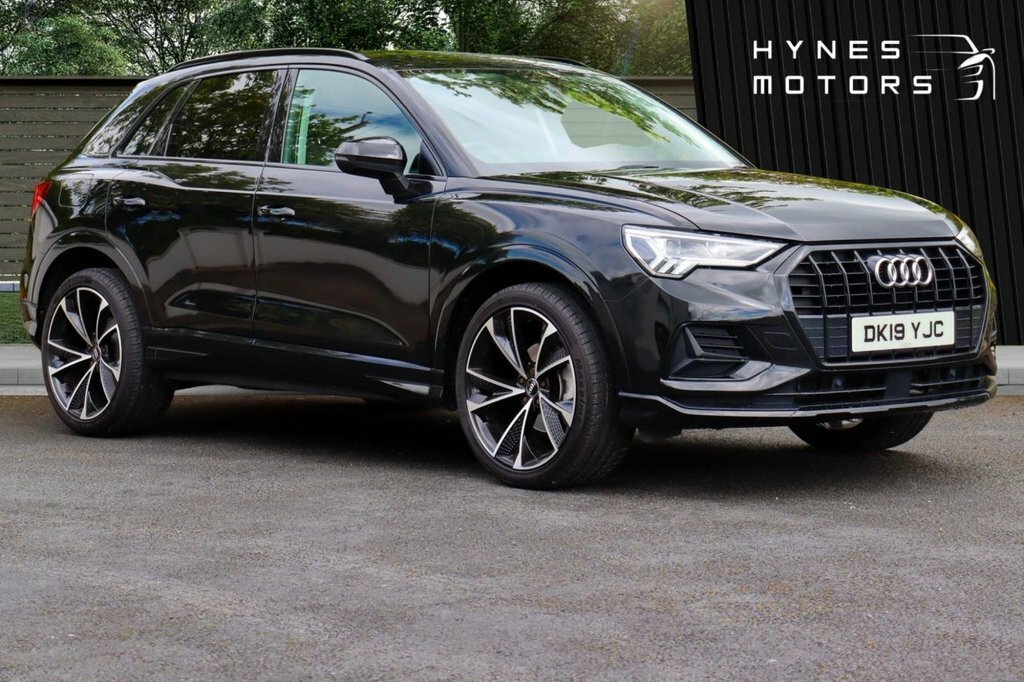 Audi Q3 1.5L Sport Black