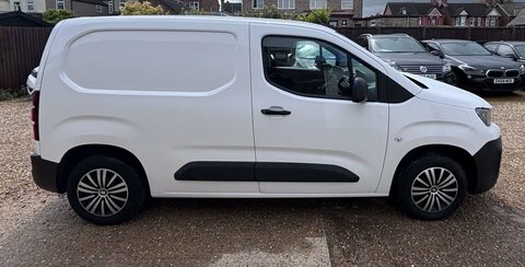 Peugeot Partner 1.6 Partner Professional MW19GZK White #2