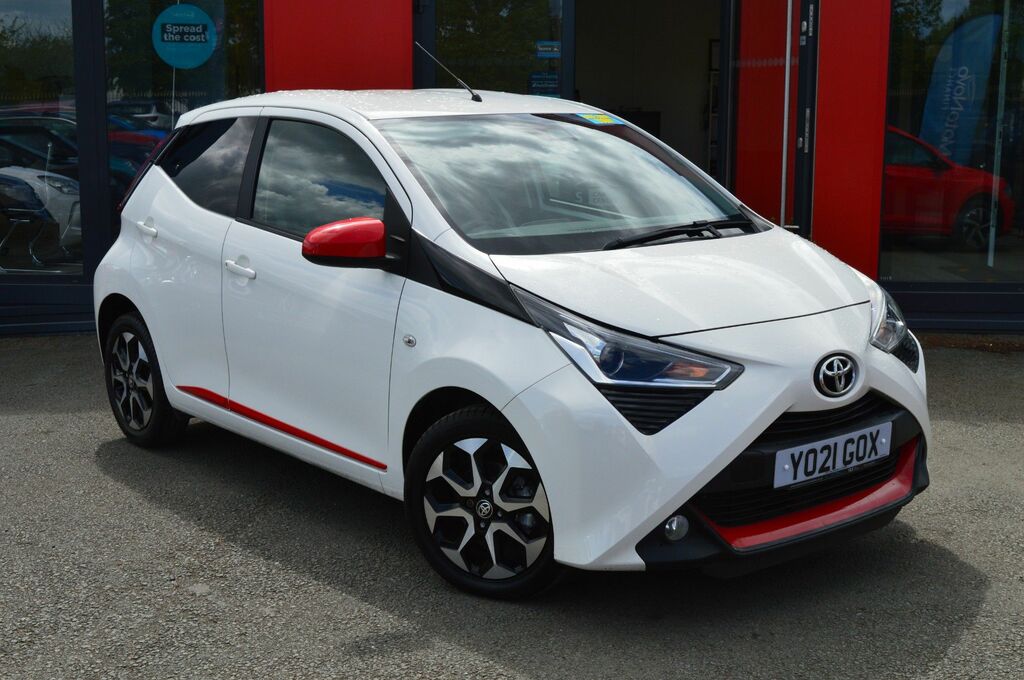 Toyota Aygo Vvt-i X-trend Hatchback YO21GOX White #2
