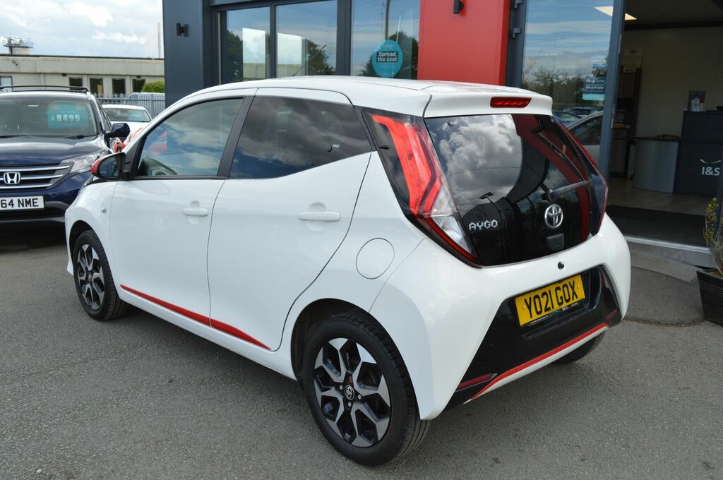 Toyota Aygo Vvt-i X-trend Hatchback YO21GOX White #6