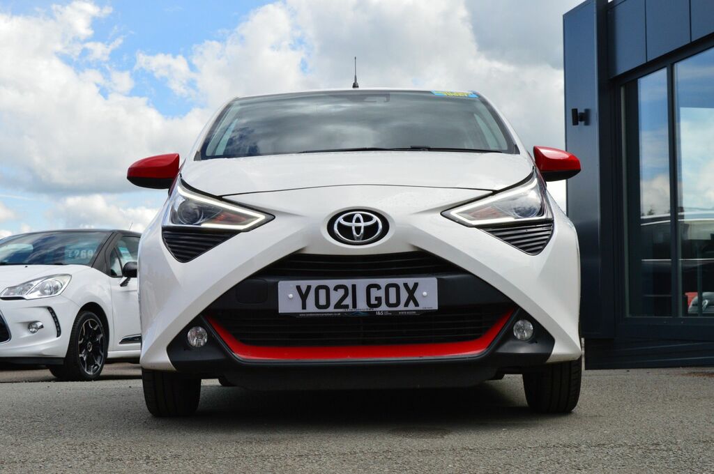 Toyota Aygo Vvt-i X-trend Hatchback YO21GOX White #3