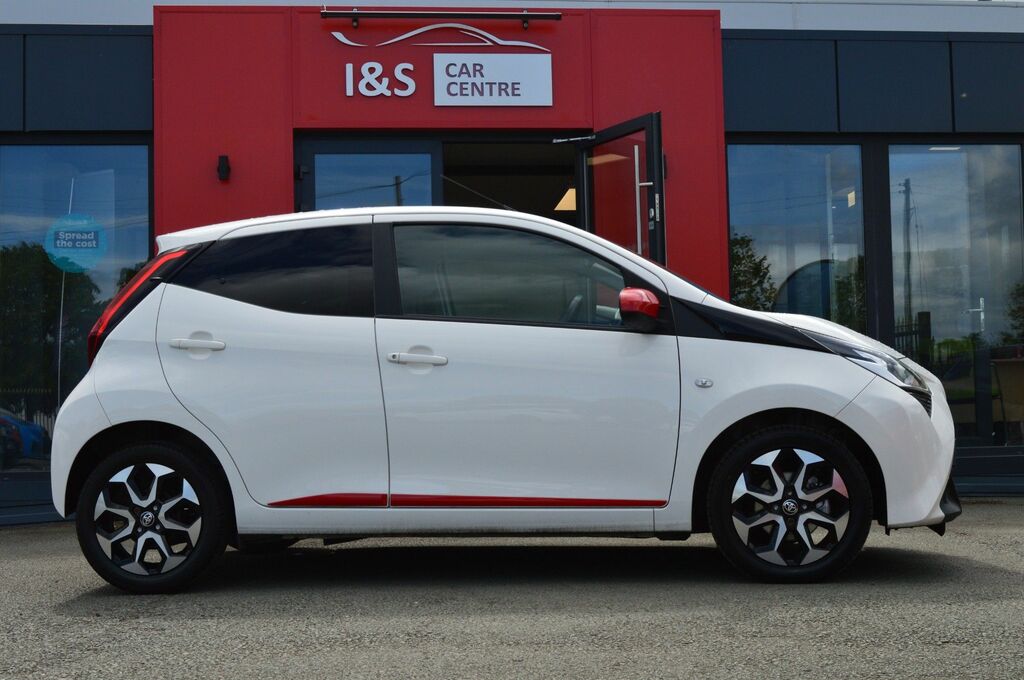 Toyota Aygo Vvt-i X-trend Hatchback YO21GOX White #4