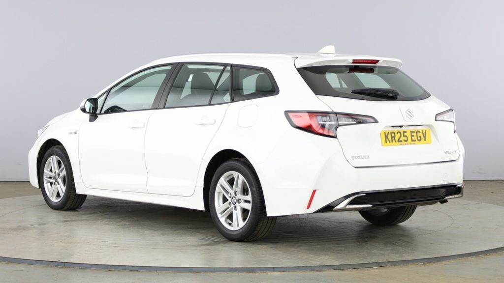 Suzuki Swace 1.8 Hybrid Motion Cvt KR25EGV White #3