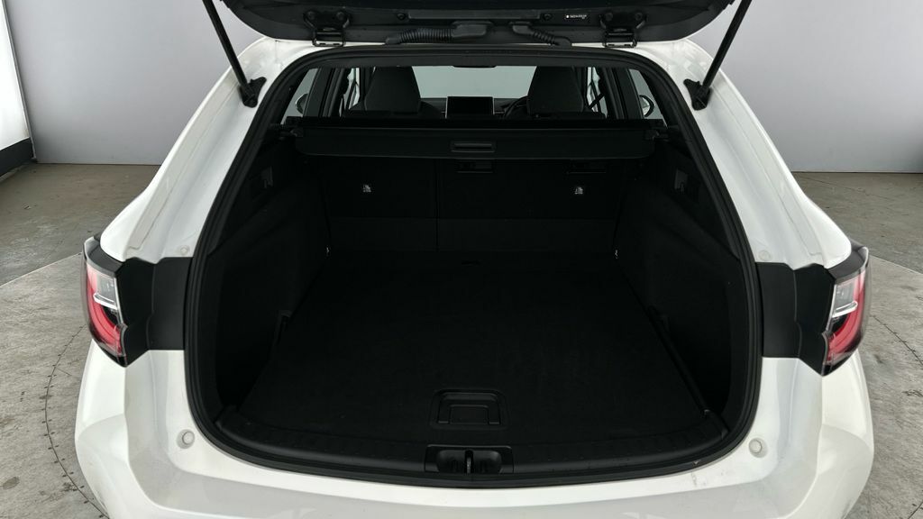 Suzuki Swace 1.8 Hybrid Motion Cvt KR25EGV White #6