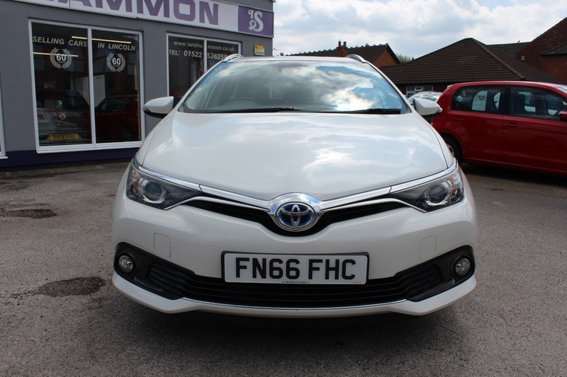 Toyota Auris Vvti Business Edition Touring FN66FHC White #2