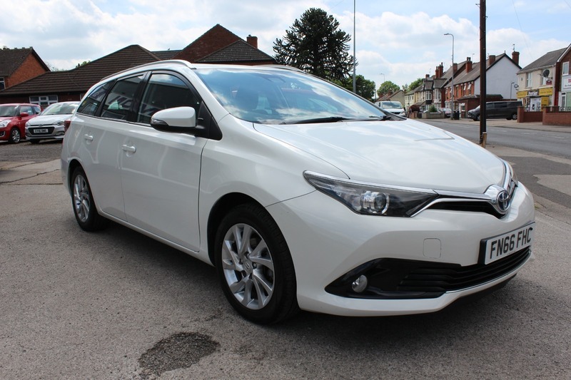 Toyota Auris Vvti Business Edition Touring FN66FHC White #3