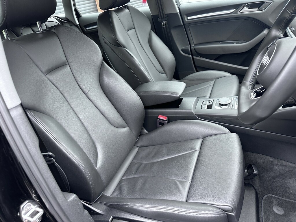 Audi A3 1.4 Tfsie 40 E-tron YH20KXD Black #4