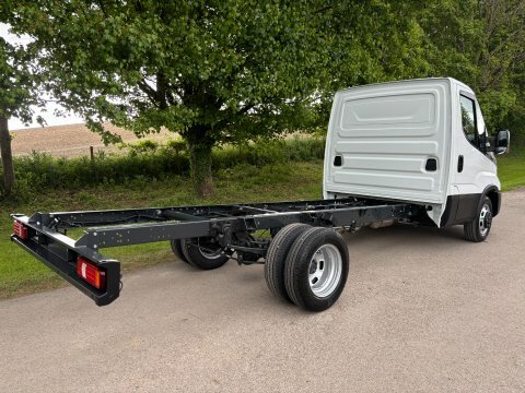 35C18h 3750Wb Chassis HY26LUZ White #2