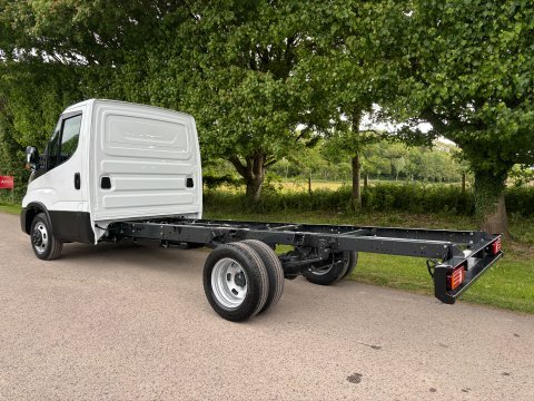 35C18h 3750Wb Chassis HY26LUZ White #6