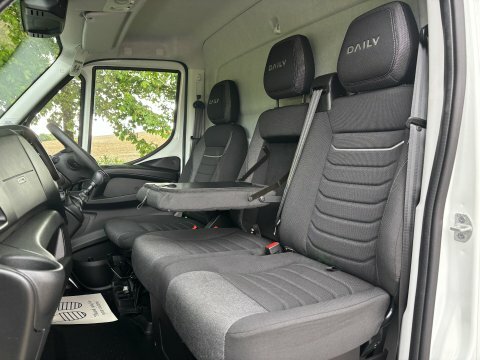 35C18h 3750Wb Chassis HY26LUZ White #3