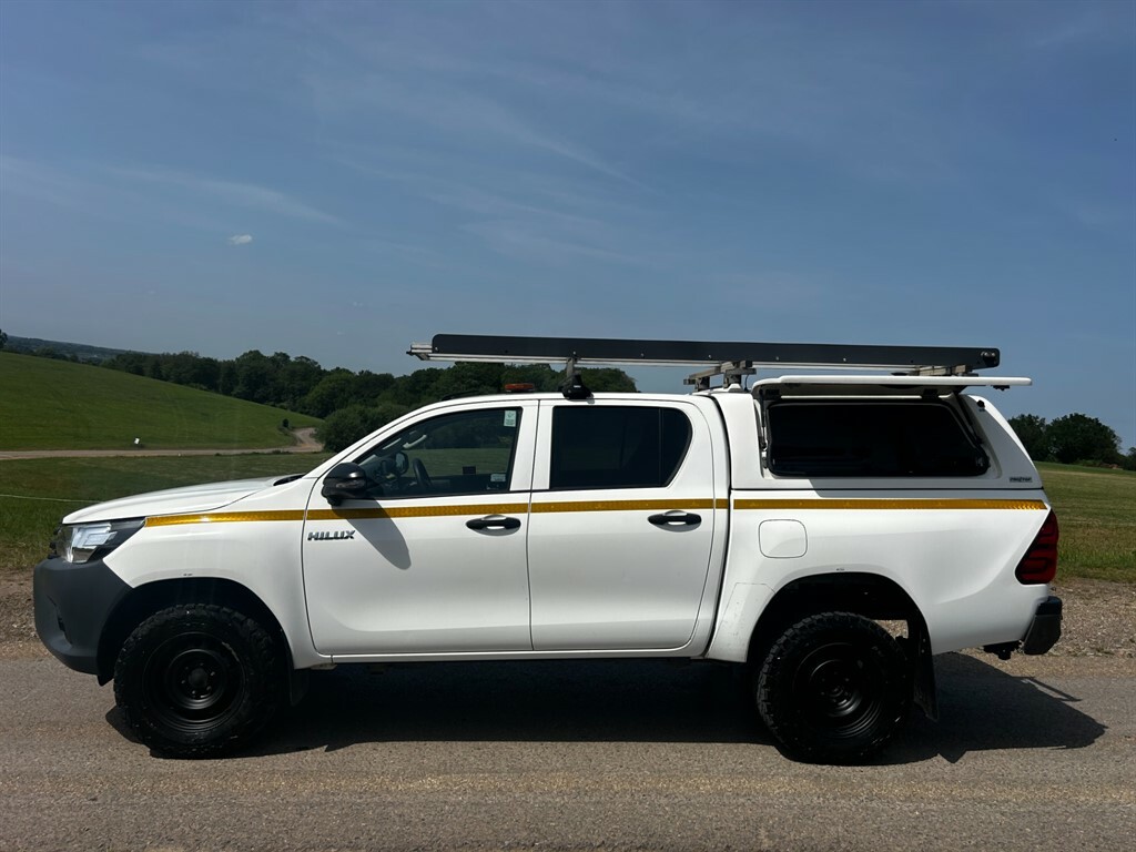 Toyota HILUX Active 4Wd D-4d Dcb MX68BXY White #4