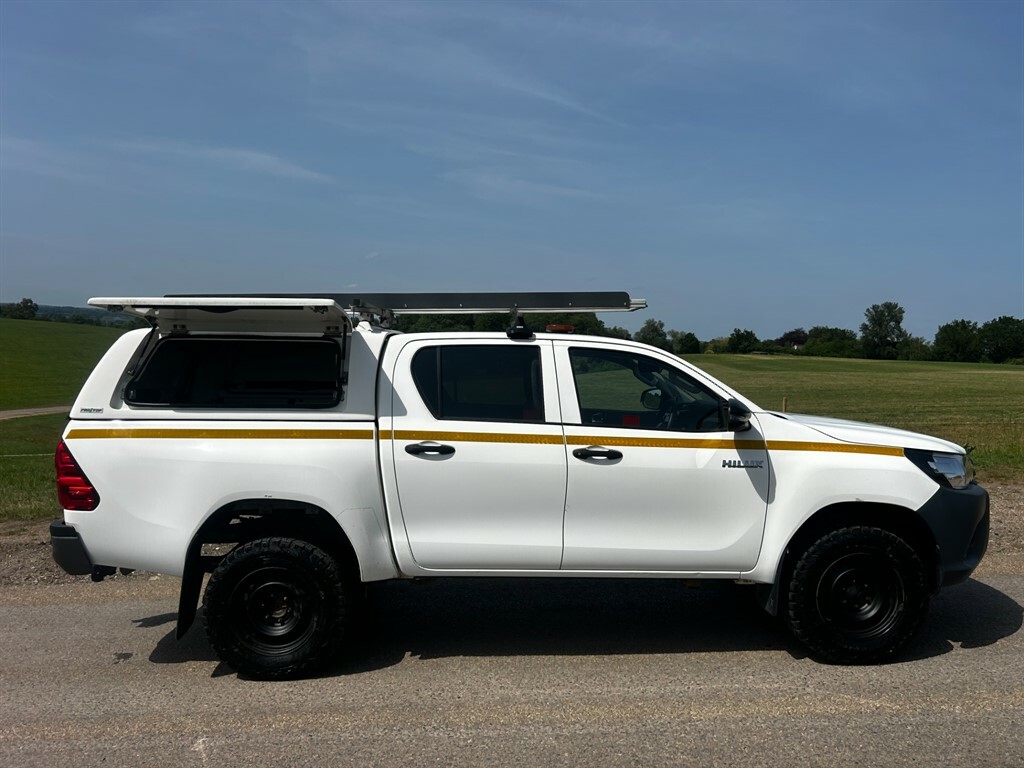 Toyota HILUX Active 4Wd D-4d Dcb MX68BXY White #3