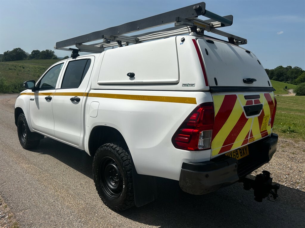 Toyota HILUX Active 4Wd D-4d Dcb MX68BXY White #5