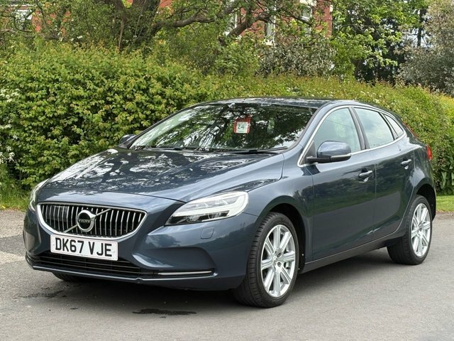 Volvo V40 2017 2.0 D2 Inscription Hatchback Manua Blue