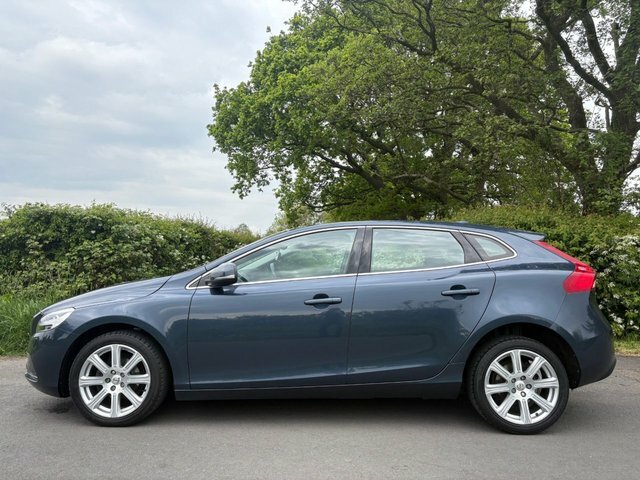 Volvo V40 2017 2.0 D2 Inscription Hatchback Manua Blue #4