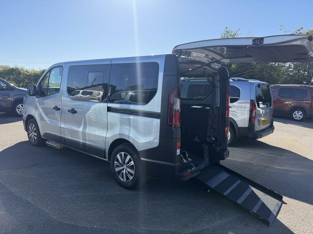 Renault Trafic Rare Wheelchair Adapted Mpv Carries 5 Grey