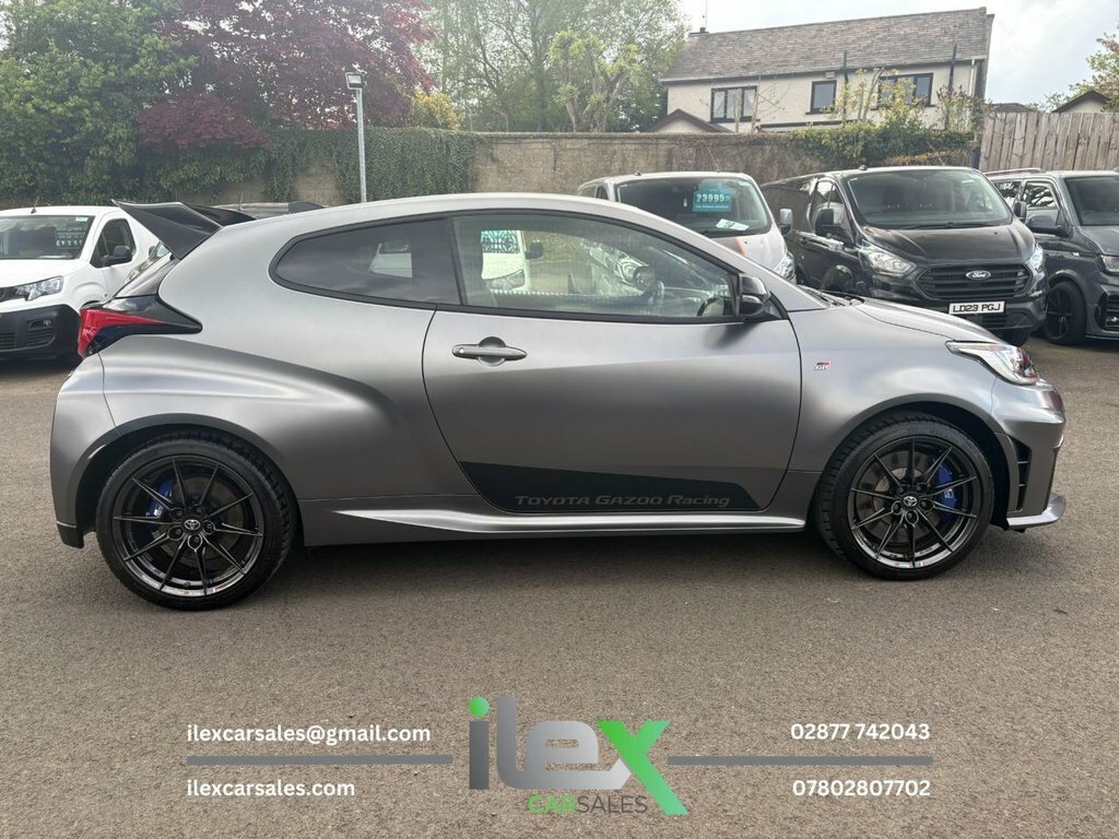 Toyota Yaris Hatchback Grey #4
