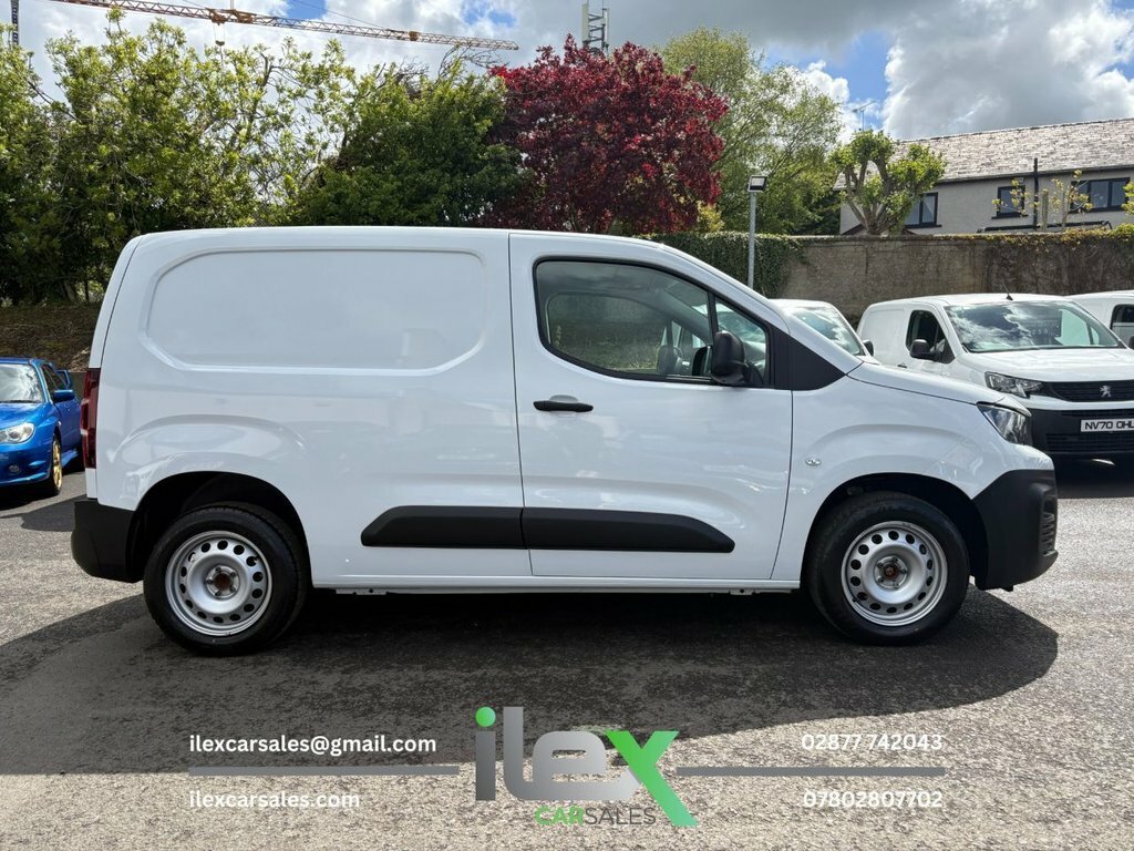 Peugeot Partner 1.5L Professional Premium CV23OWC White #2