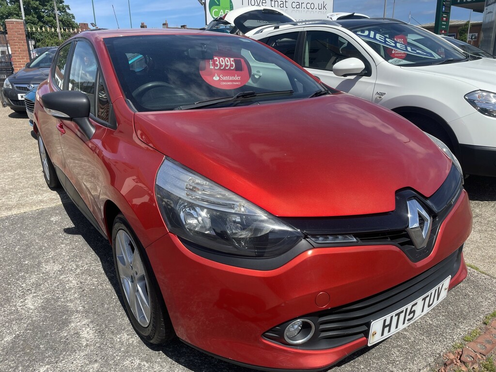 Renault Clio Hatchback 1.2 Expression 1.2 16V 75 2015 Red