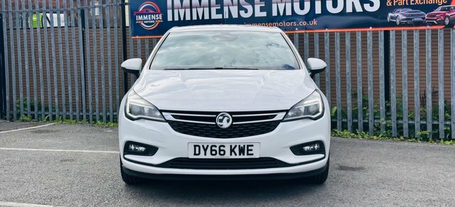 Vauxhall Astra Sri Hatchback DY66KWE White #2