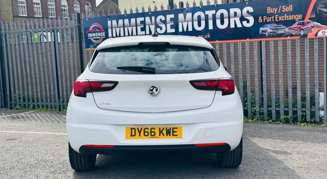 Vauxhall Astra Sri Hatchback DY66KWE White #6