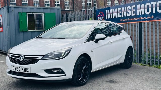 Vauxhall Astra Sri Hatchback DY66KWE White #3