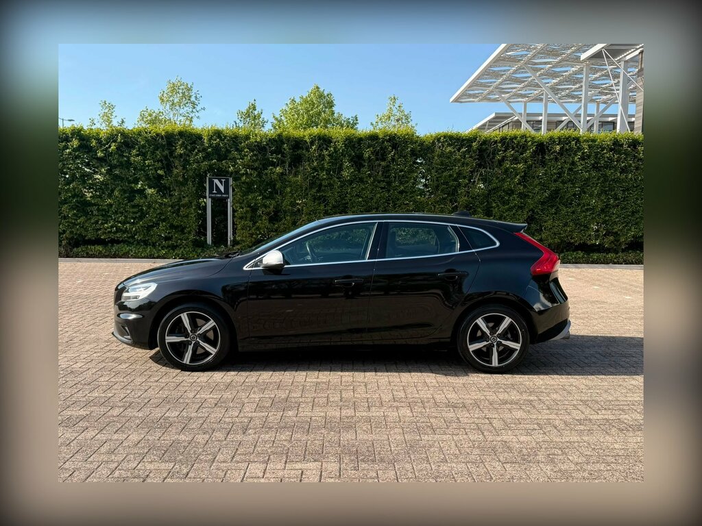 Volvo V40 1.5 T3 R-design Nav Plus Hatchback OV66FYG Black #5