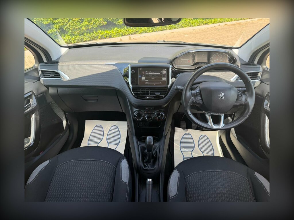 Peugeot 208 1.2 Puretech Active Hatchback Eu PO65WWM White #3