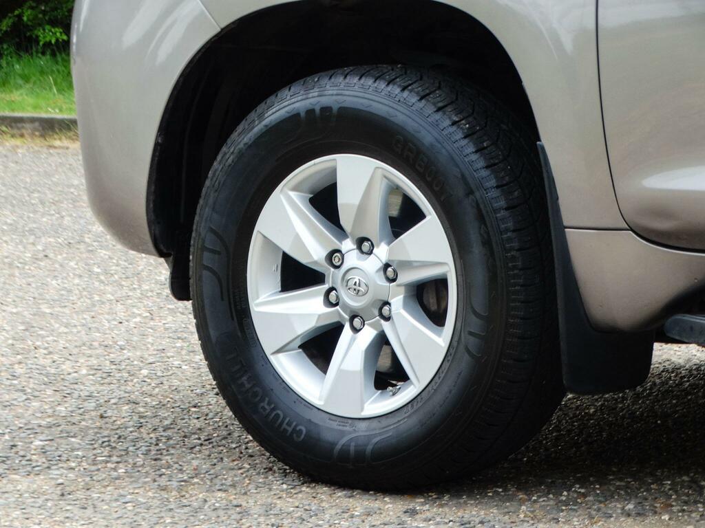 Toyota Land Cruiser Diesel LT72SJO #5