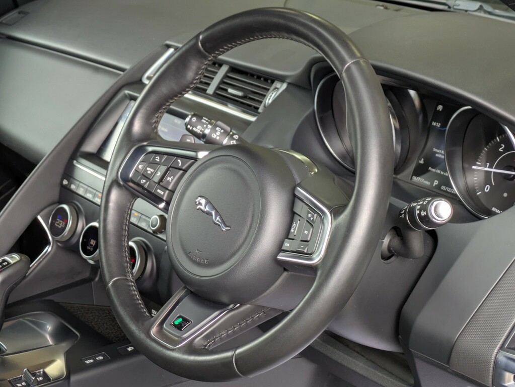 Jaguar E-Pace D180 R-dynamic Jaguar Service History. GY19WCZ Black #4