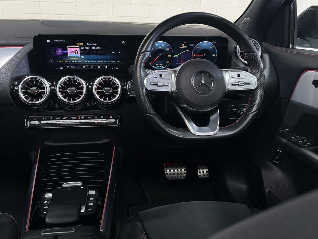 Mercedes-Benz EQA Eqa 250 70.5Kwh Amg Line Premium Suv Electr Black #4